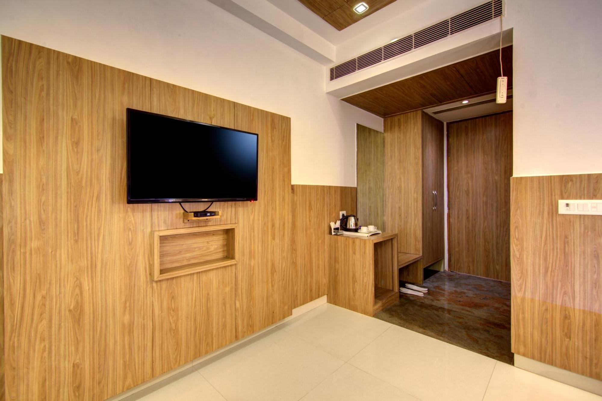 Hotel Elevate - With Complimentary Pickup Or Drop Near Delhi Airport 4*
