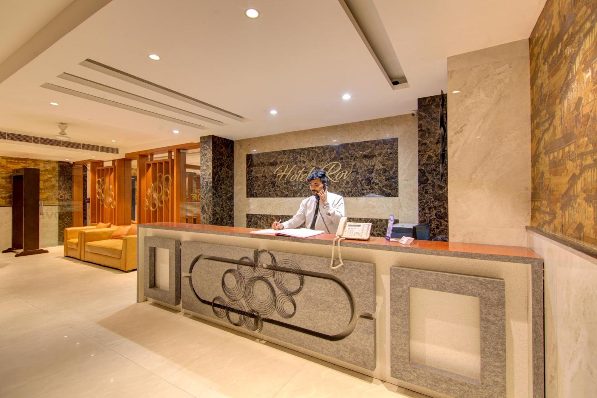 Elevate - With Complimentary Pickup Or Drop Near Delhi Airport Hotel 4*
